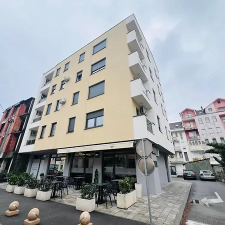 Gina 2-centar Appartamento Banja Luka