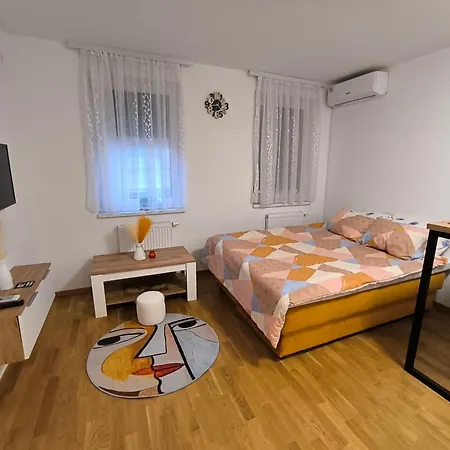 Gina 2-centar * Banja Luka